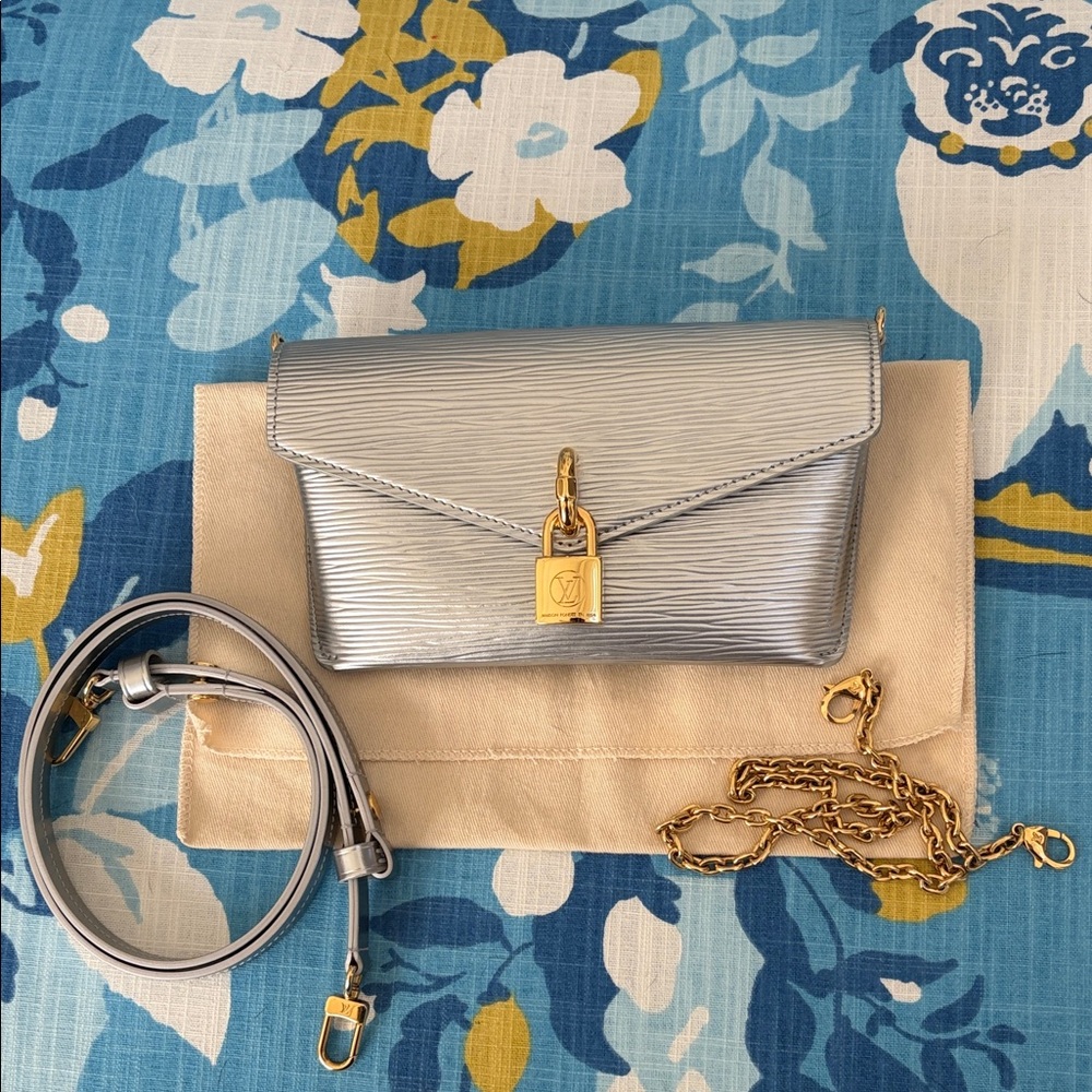 RARE and in MINT Condition - 2021 Louis Vuitton Padlock on Strap